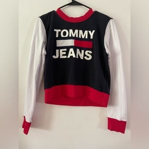 ✨Tommy Jeans sweater size SMALL✨
